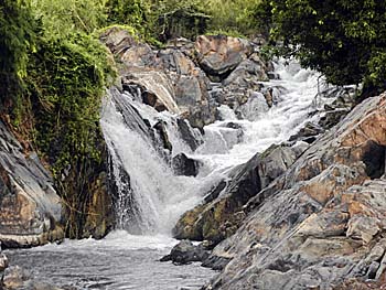 Samphamit Waterfall by Asienreisender